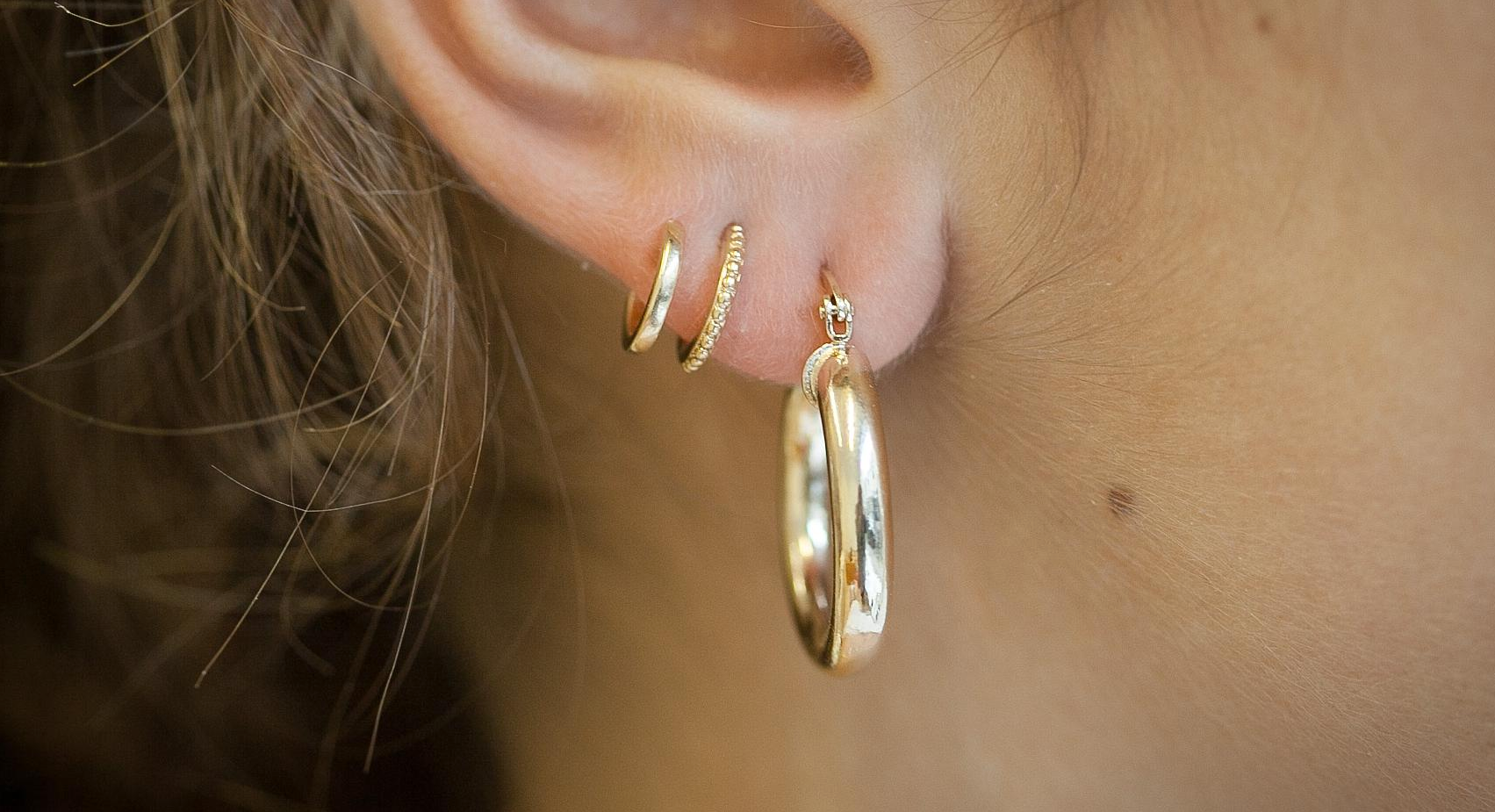 Boucle d'oreille plaqué or pour femmes: puces, créoles, montantes