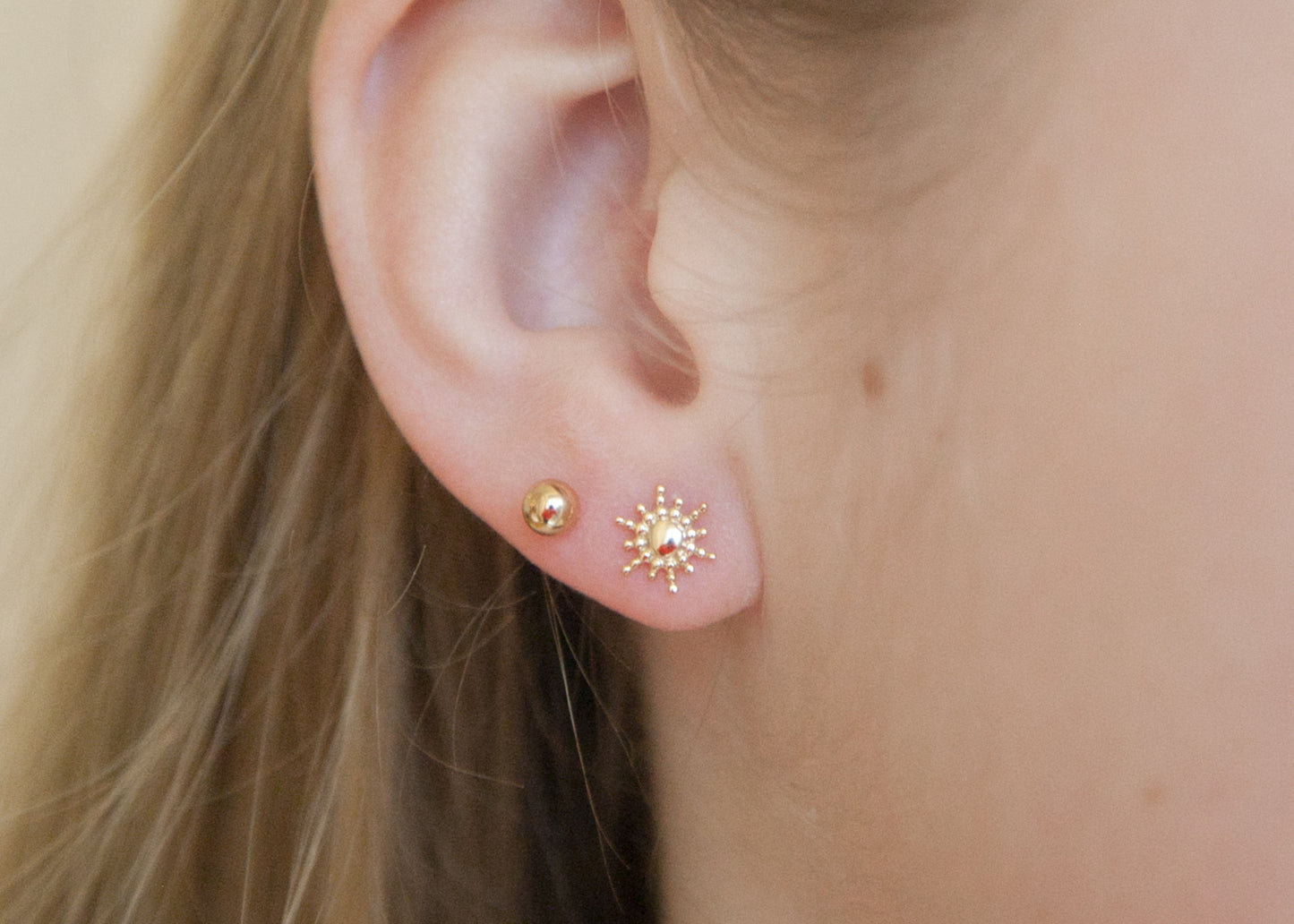 Boucles d'oreilles puce petit soleil plaqué or