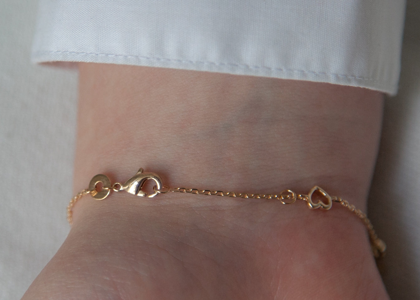Bracelet petits coeurs plaqué or