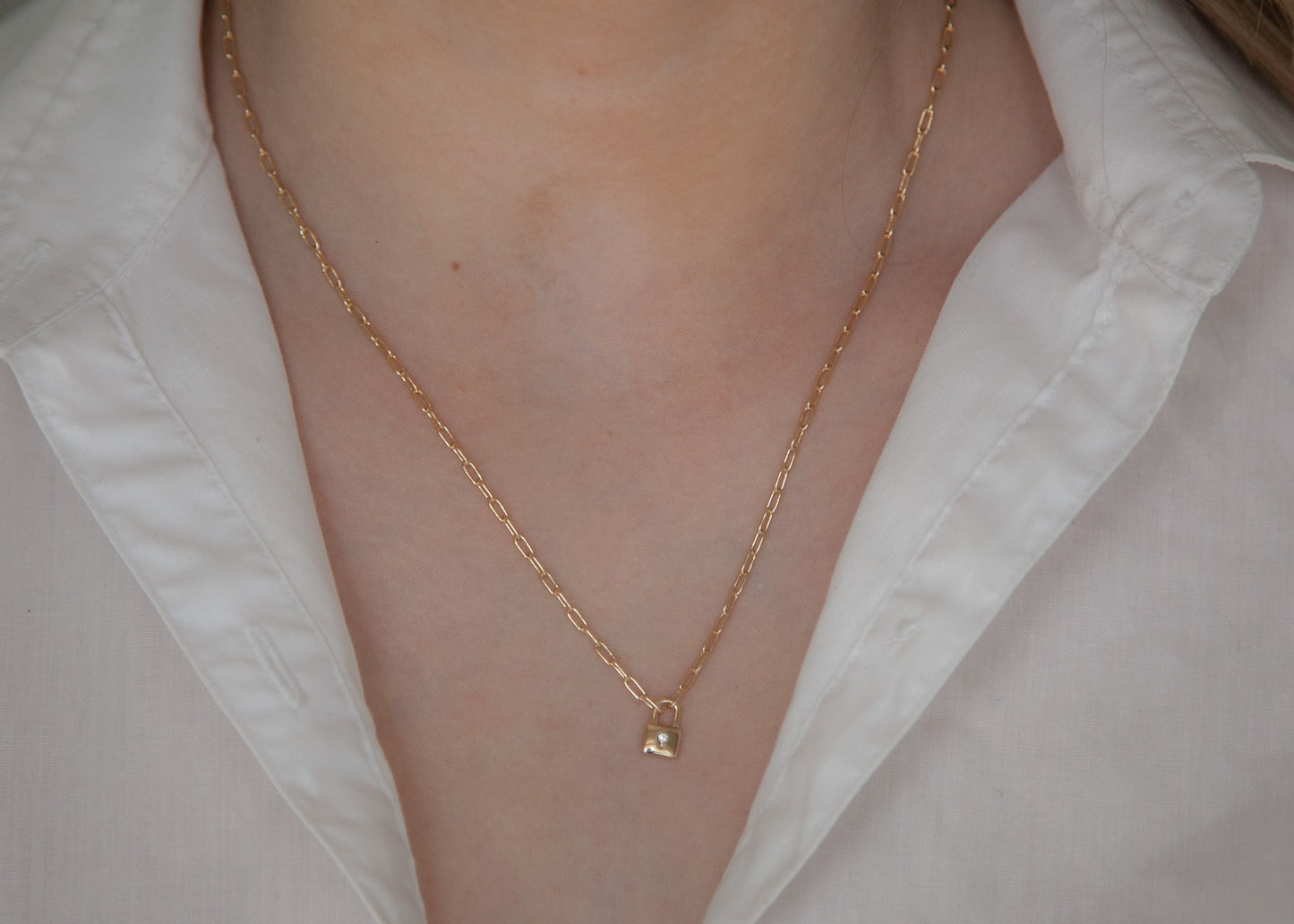 Collier pendentif cadenas plaqué or