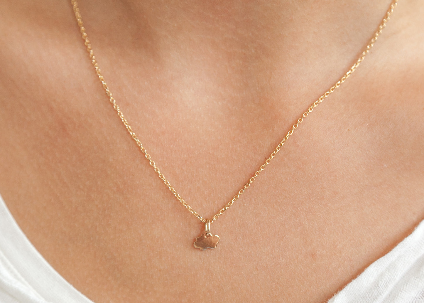 Collier petit pendentif charm nuage plaqué or