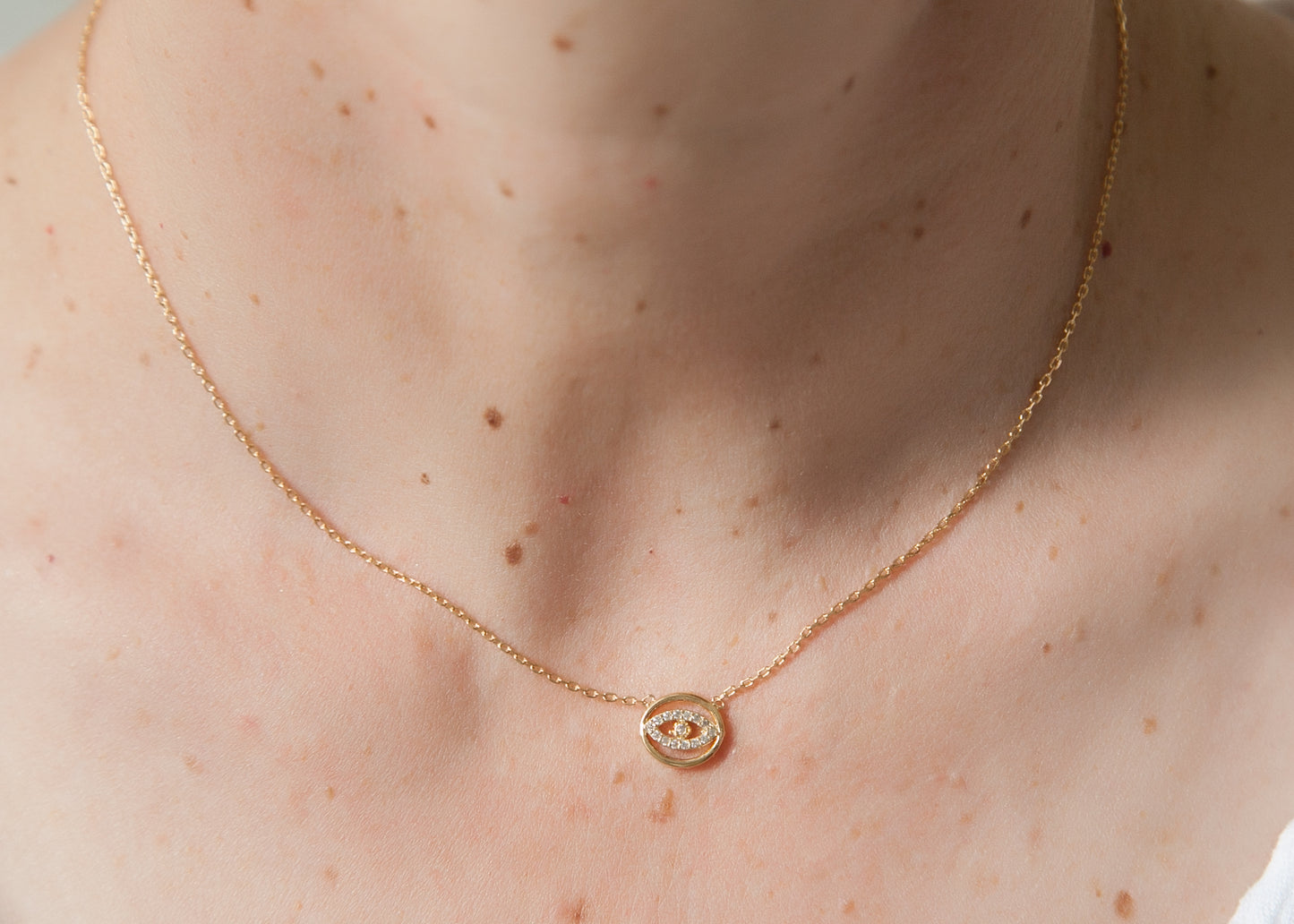 Collier oeil serti de strass plaqué or - Collier porte-bonheur