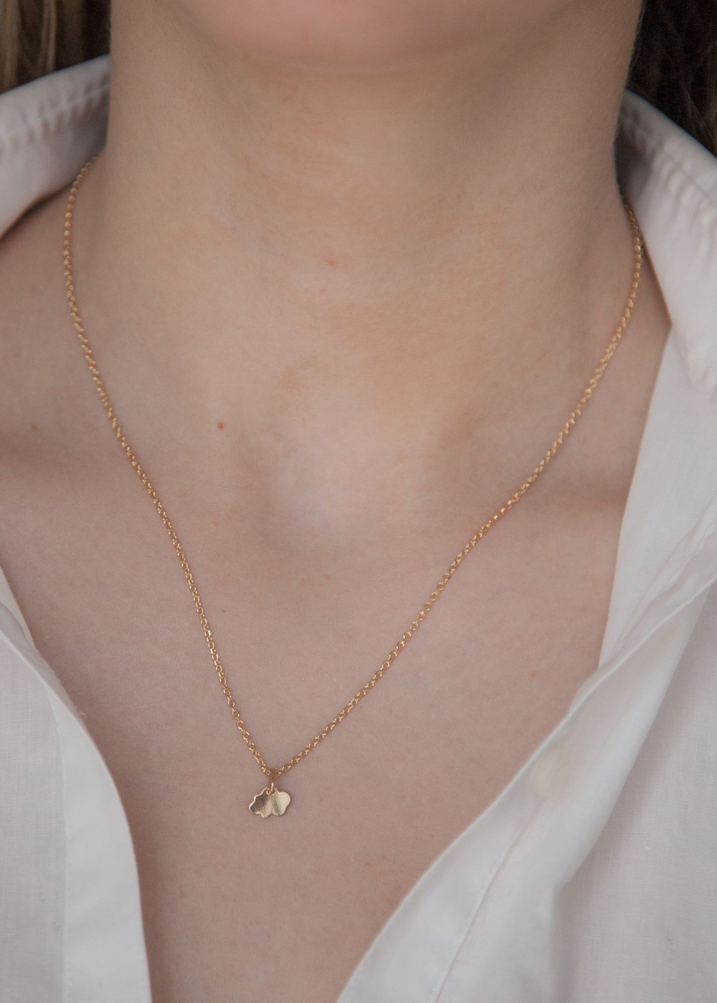 Collier petit pendentif charm nuage plaqué or