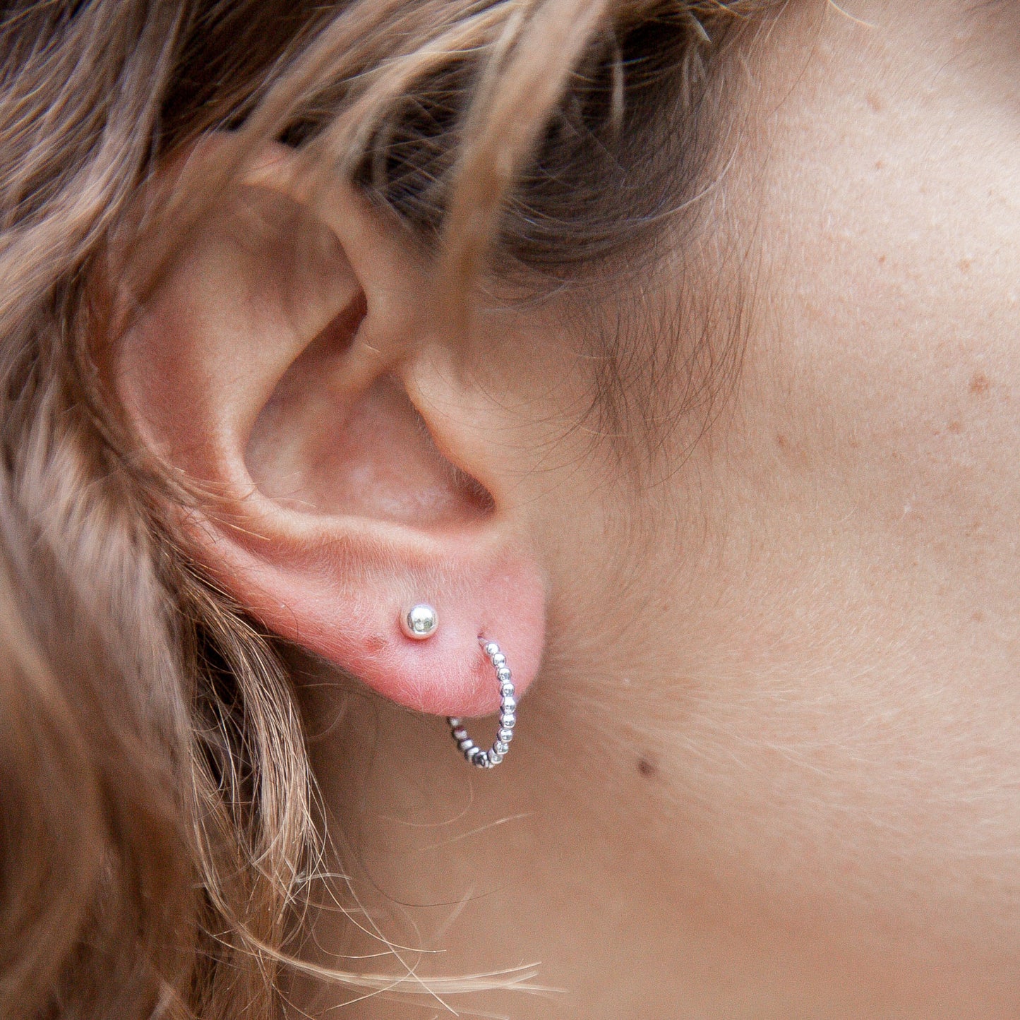 Boucles d'oreilles créoles perlées en argent