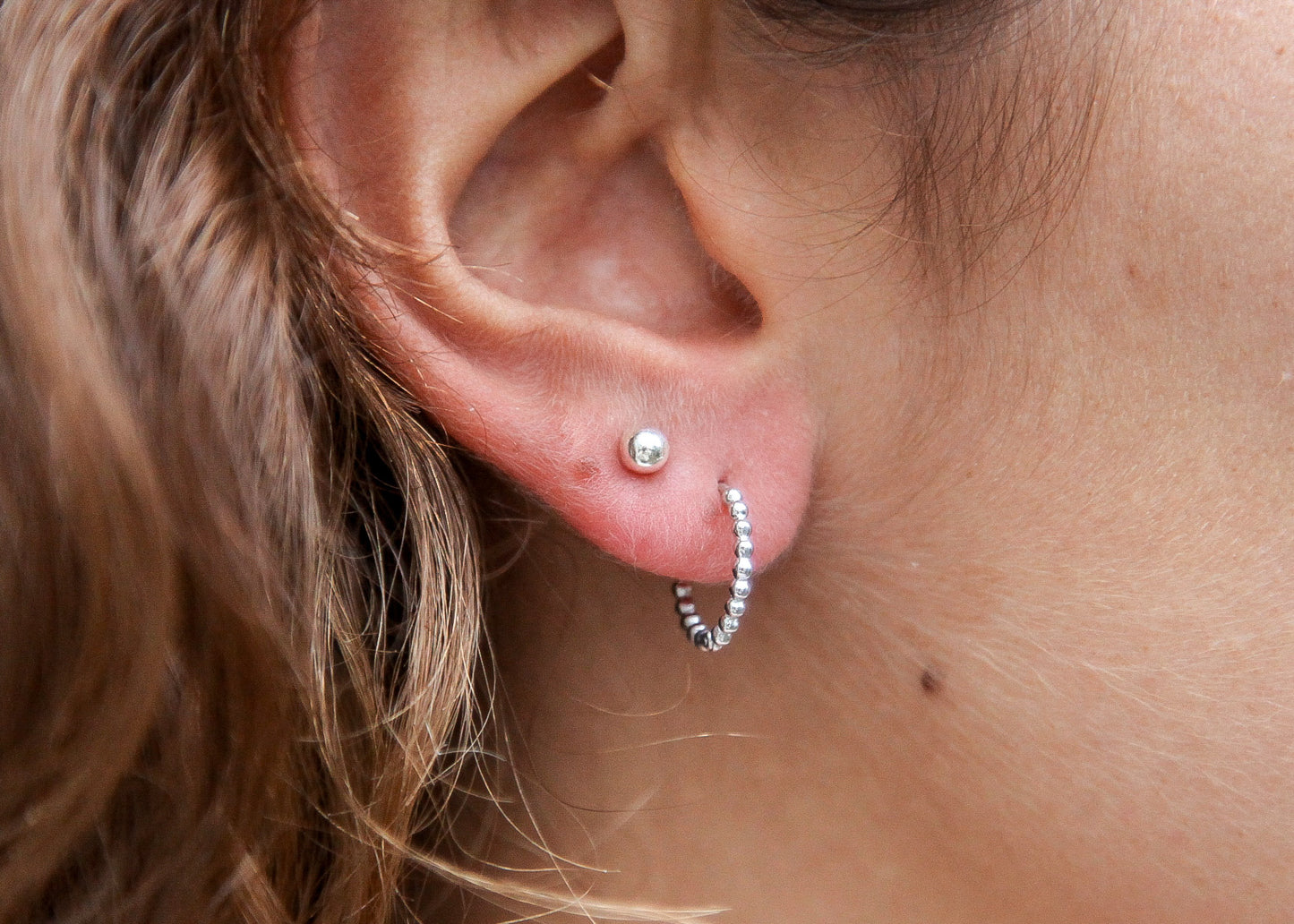 Boucles d'oreilles créoles perlées en argent