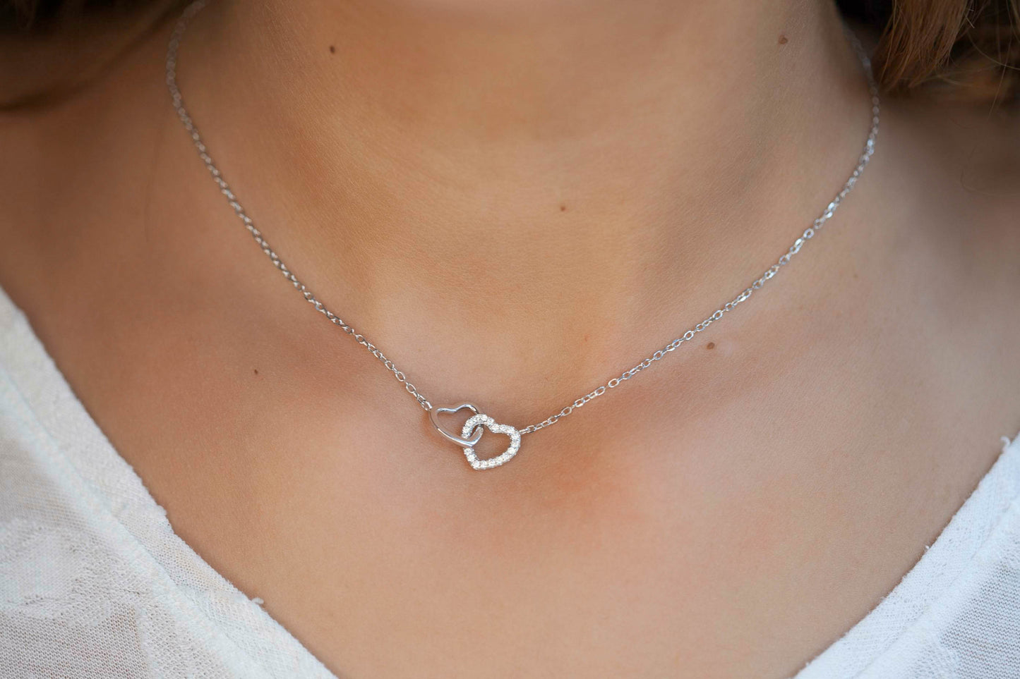 Collier 2 coeurs entrelacés en argent serti de zircons