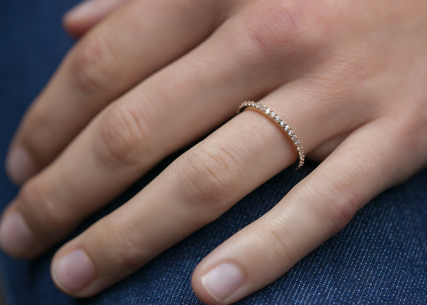 Bague plaqué or jaune sertie de zircons