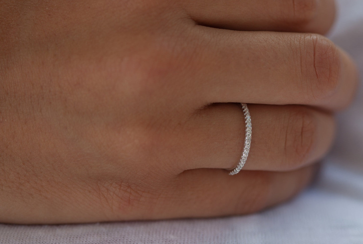 Bague fine alliance en argent avec strass