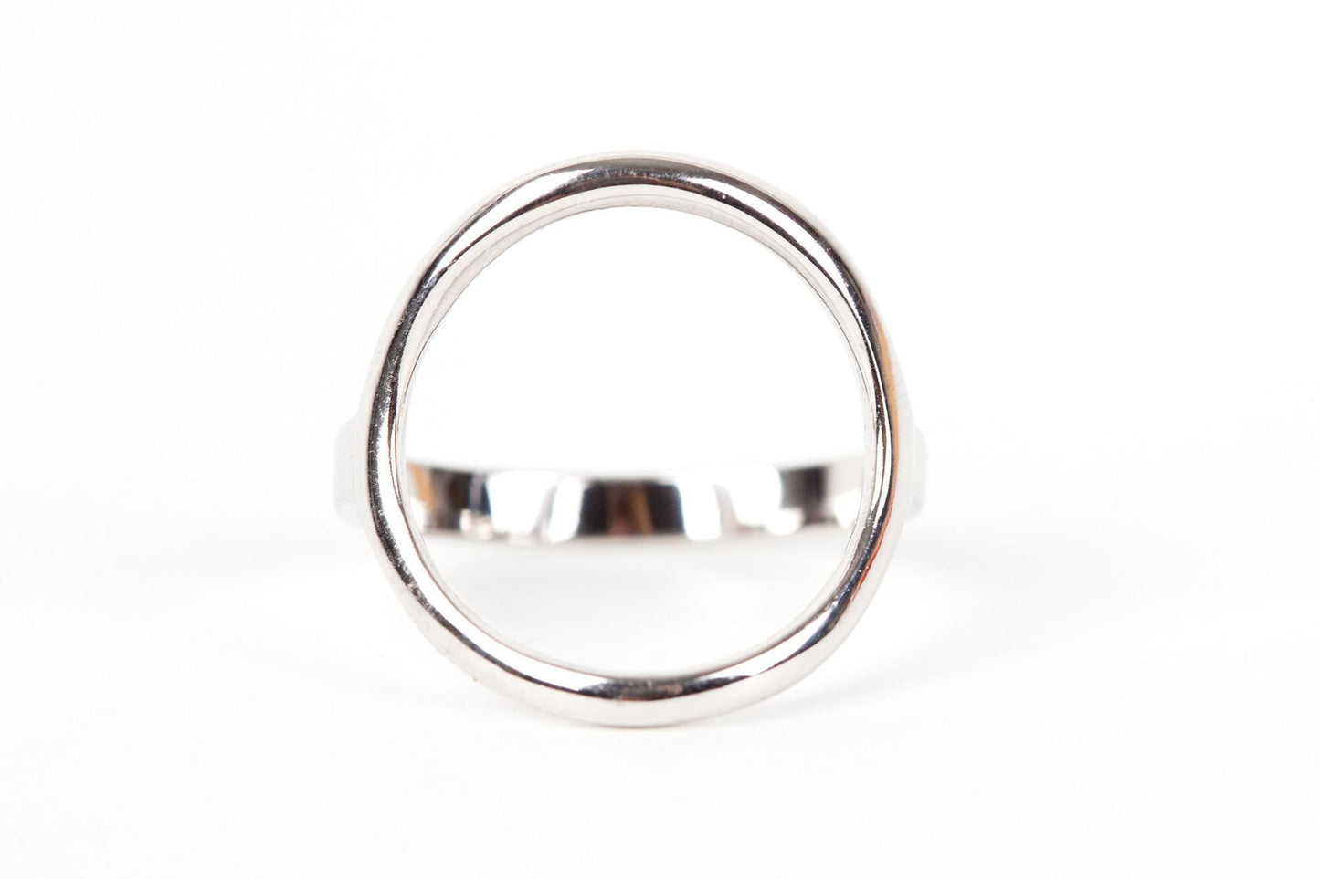 Bague un rond en argent véritable