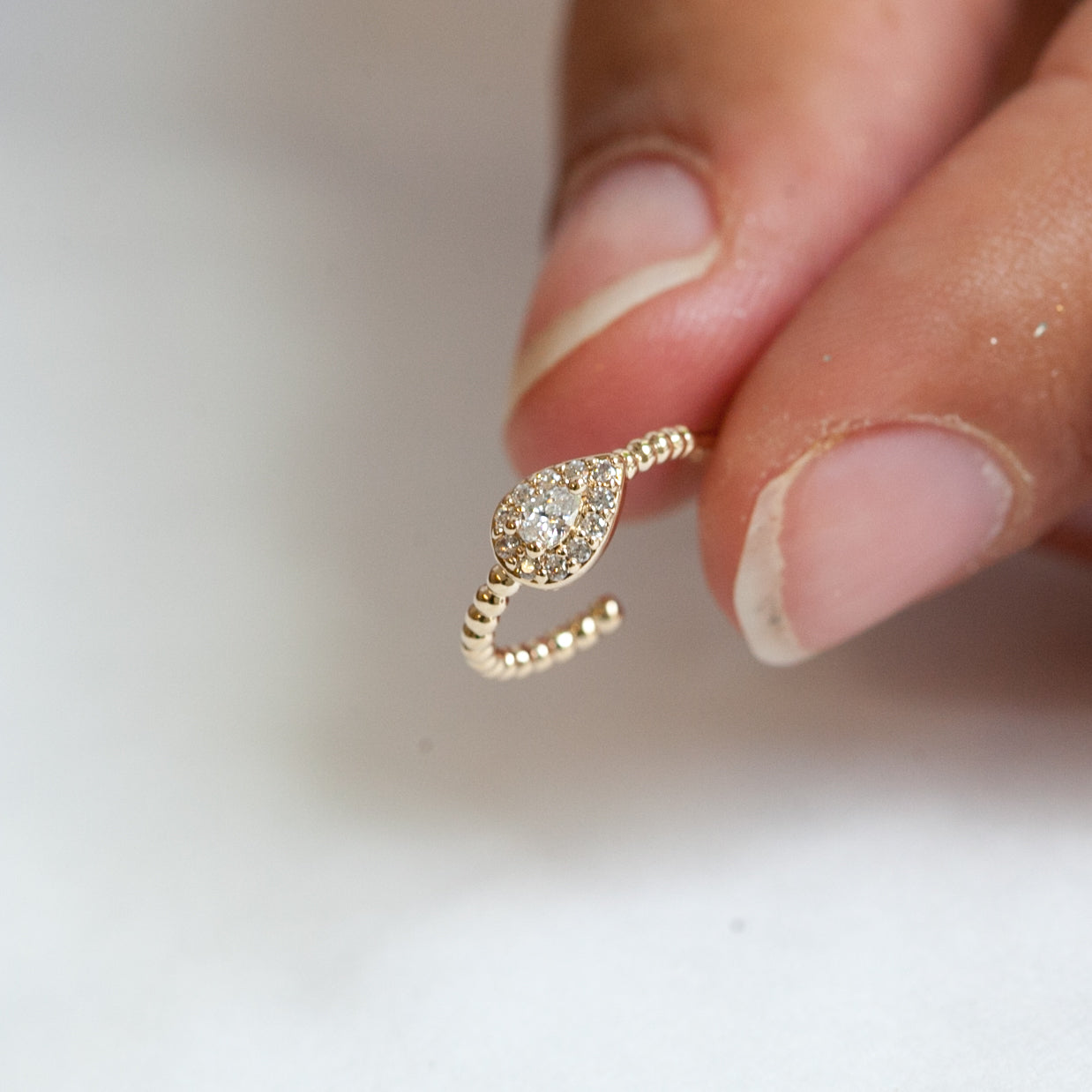 Boucles d'oreilles anneau et strass plaqué or