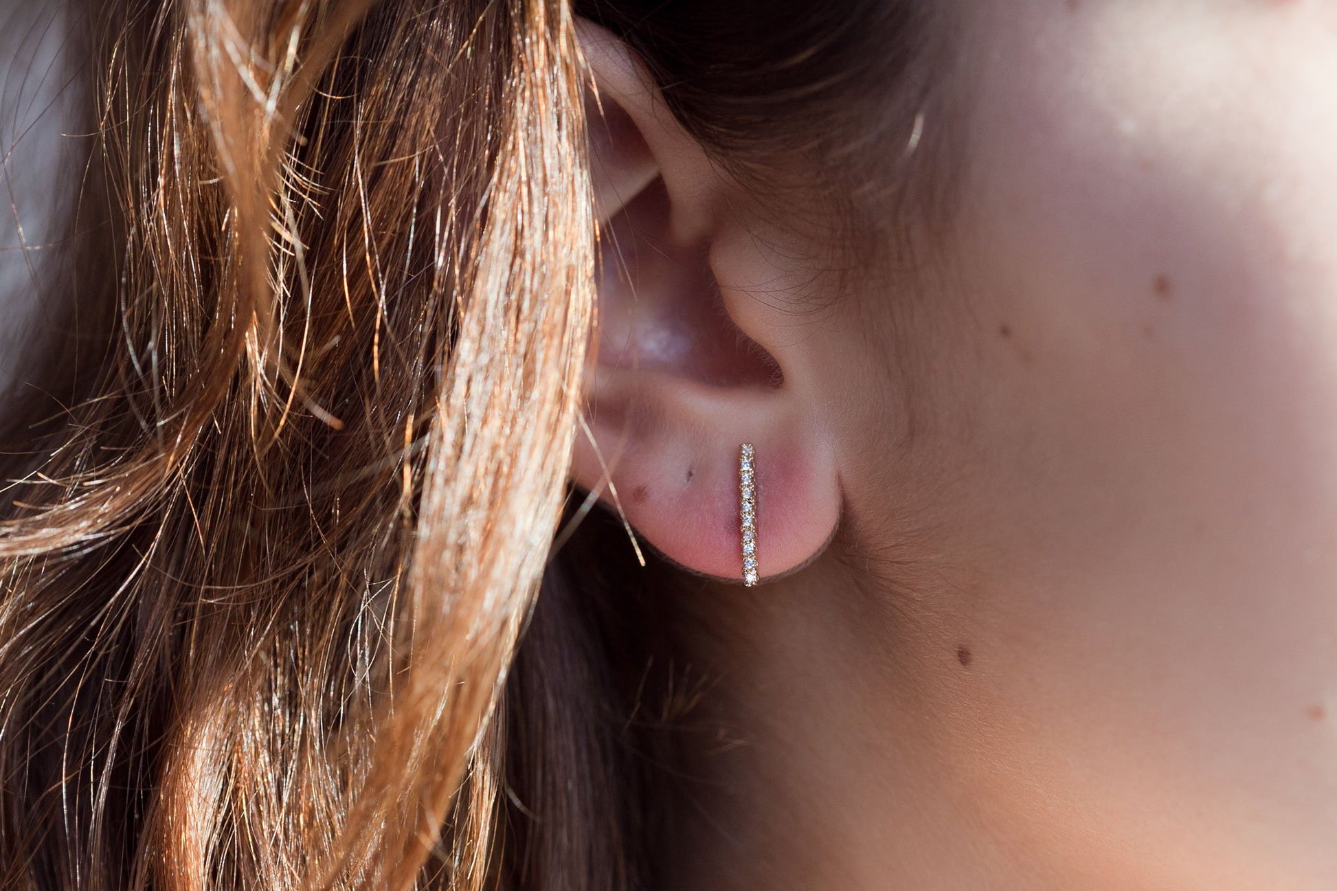 Boucles d'oreilles barre avec zircons plaqué or