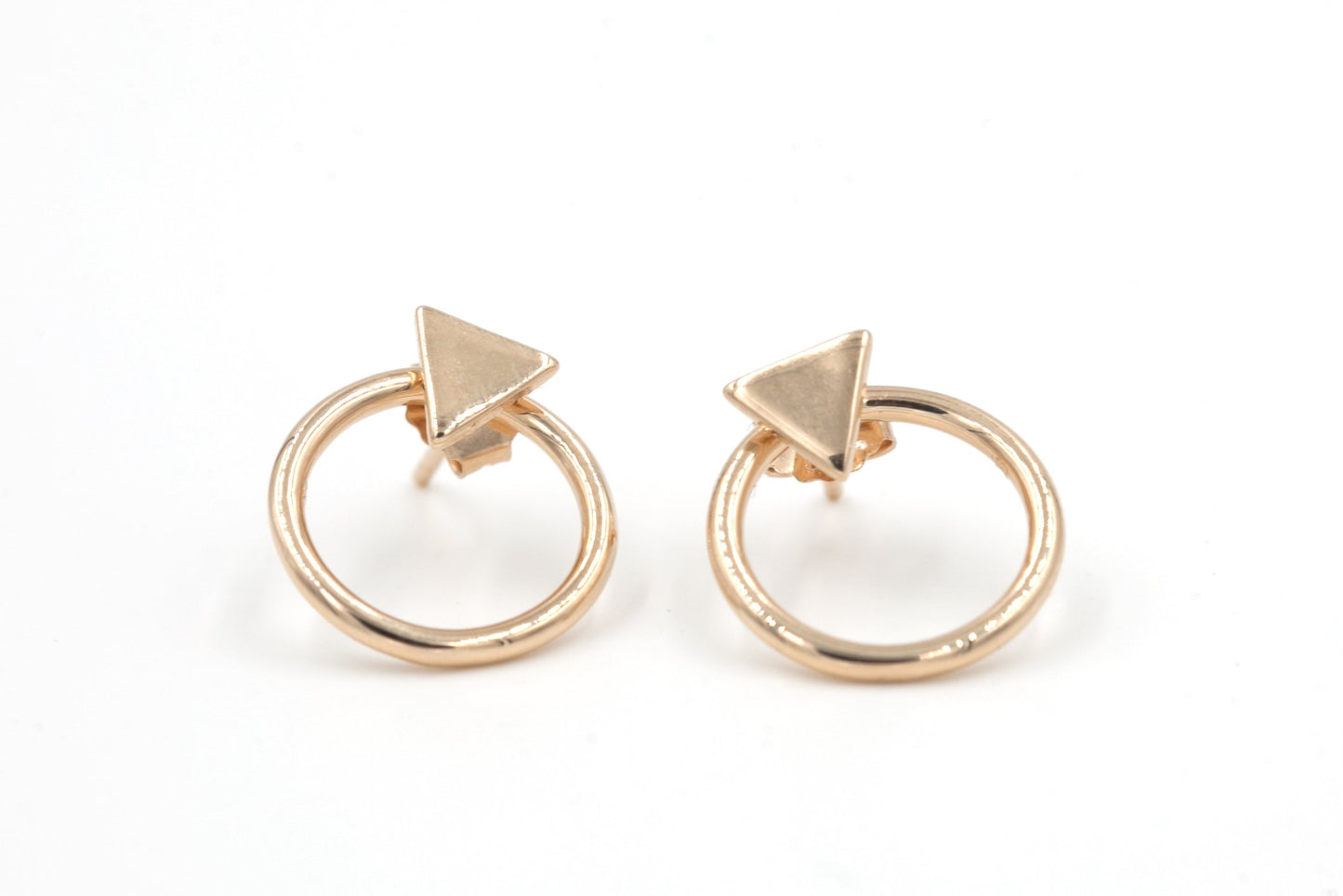 Boucles d'oreilles triangle et rond dessous de lobe plaqué or