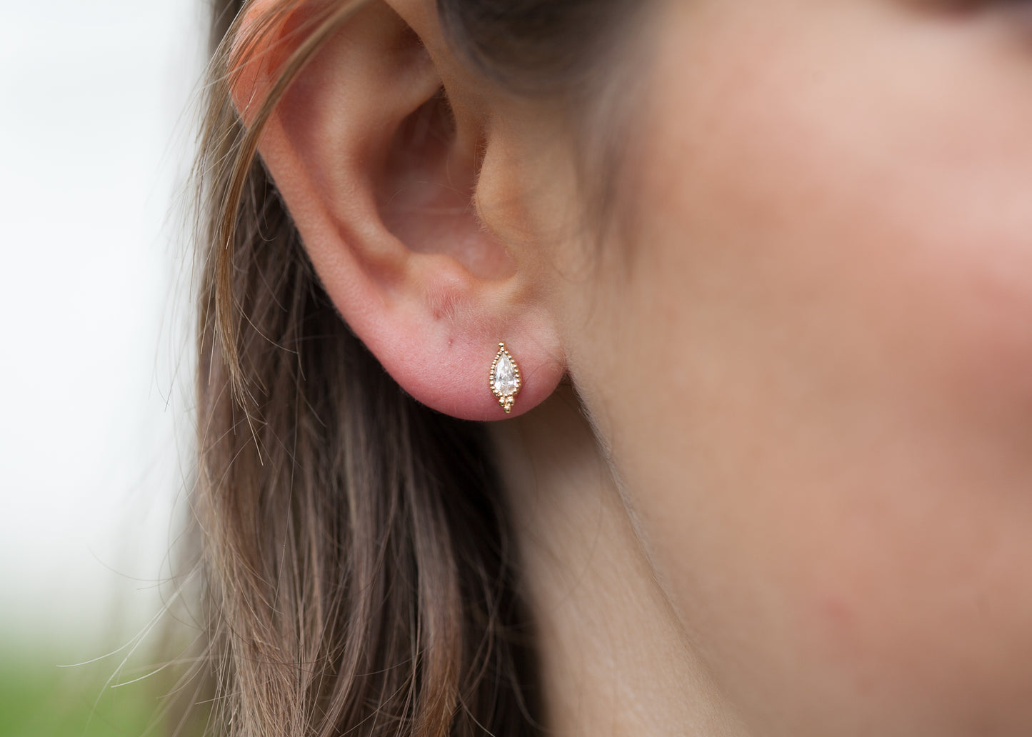 Boucles d'oreilles Bindi sertie d'un petit zircon plaqué or
