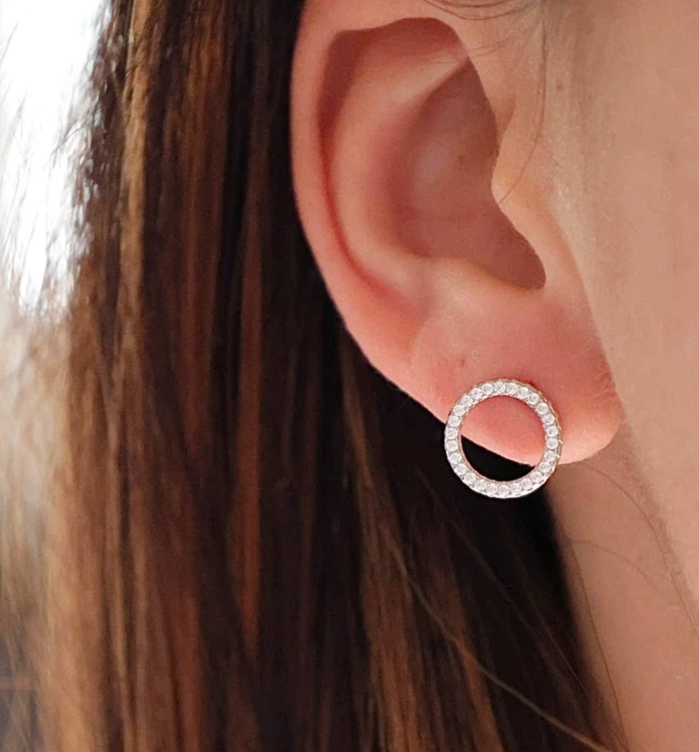 Boucles d'oreilles rond évidé zircons en argent