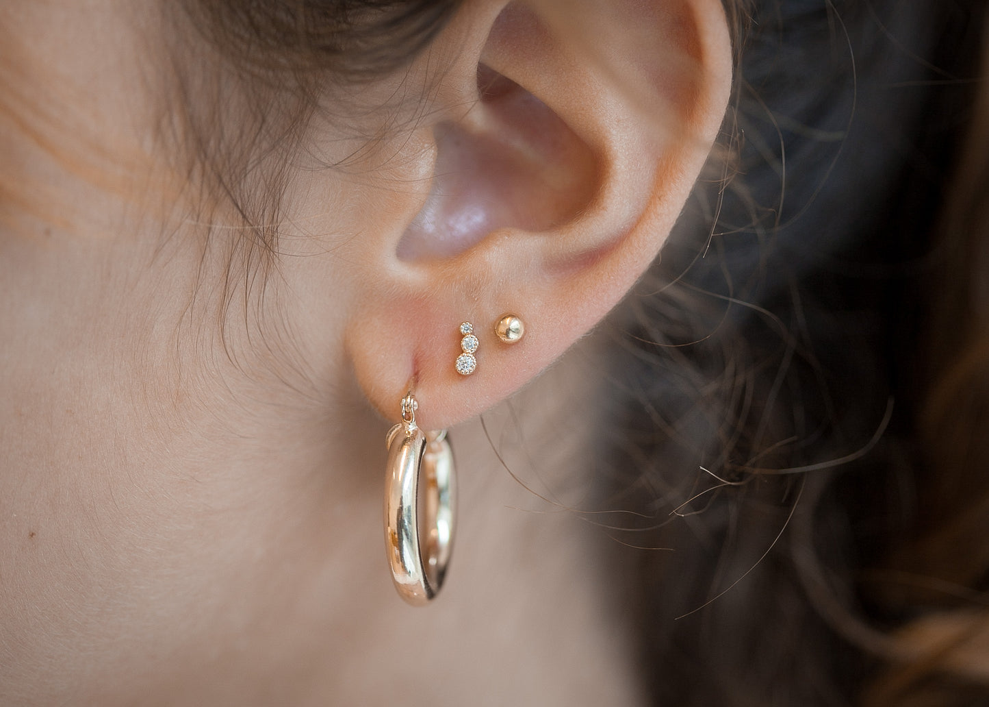 Boucles d'oreilles 3 petits zircons plaqué or