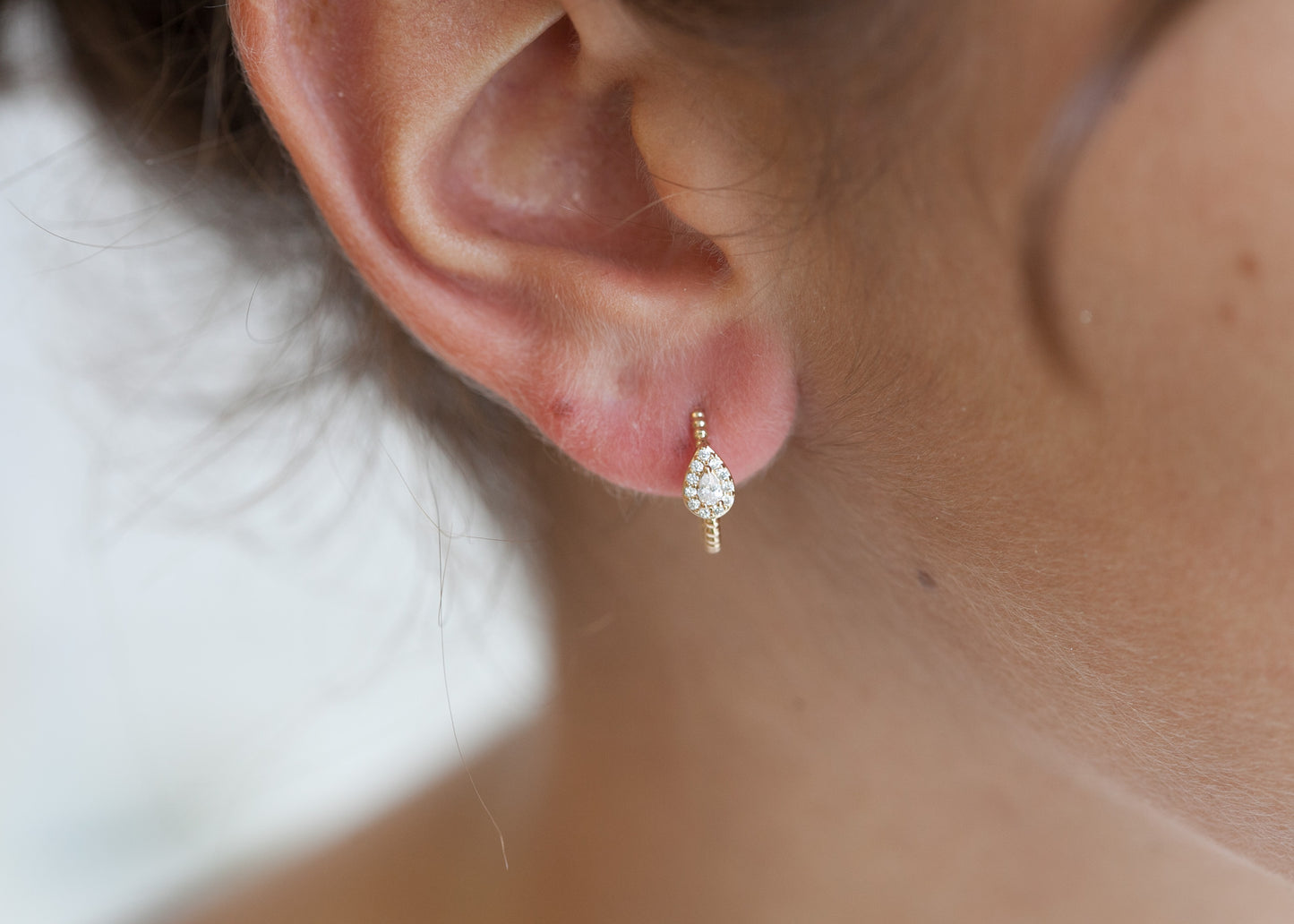 Boucles d'oreilles anneau et strass plaqué or