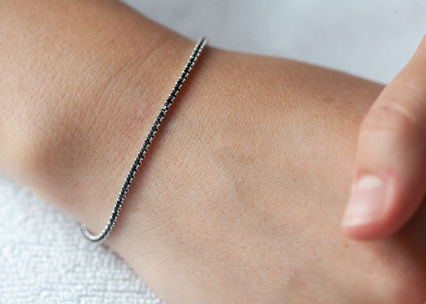 Bracelet en argent et oxydes de zirconium de couleur noire
