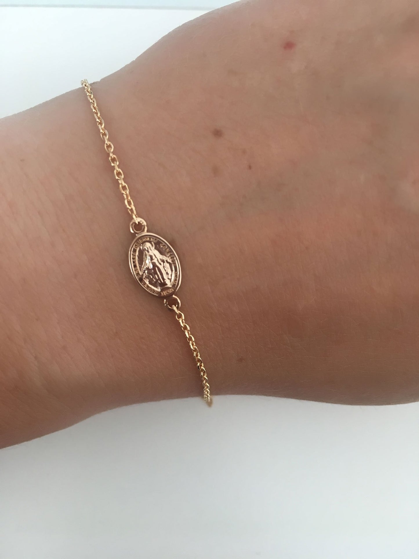 bracelet avec médaille vierge or