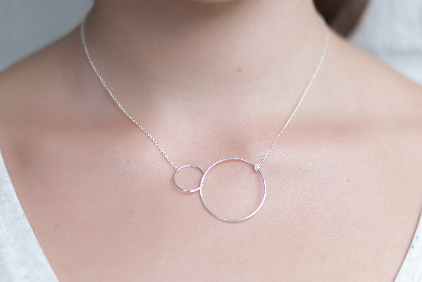 Collier 2 anneaux entrelacés en argent véritable