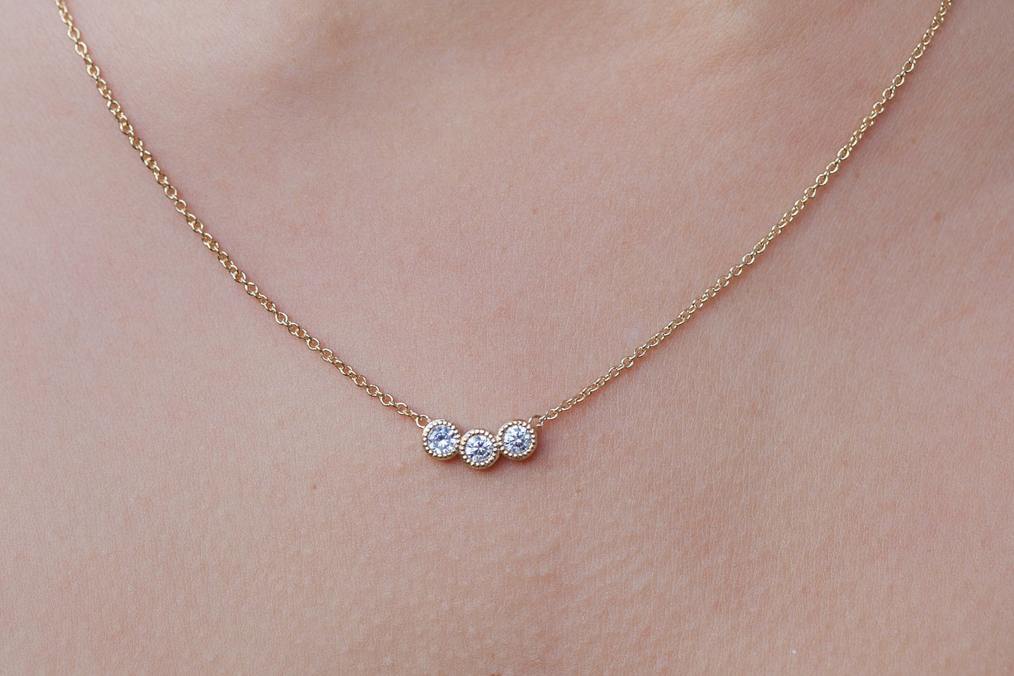Collier 3 petits zircons plaqué or