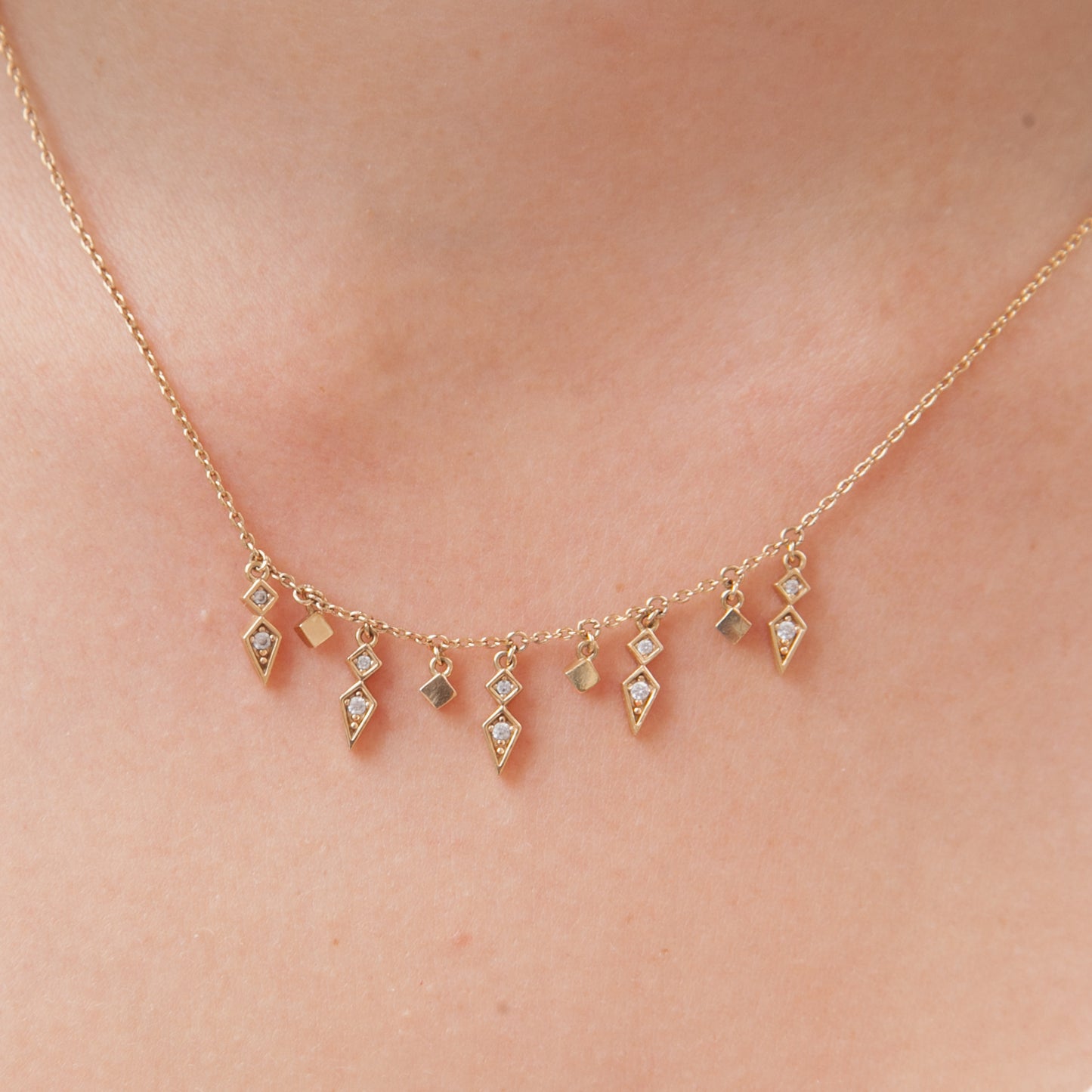 Collier pampilles serti de zircons plaqué or