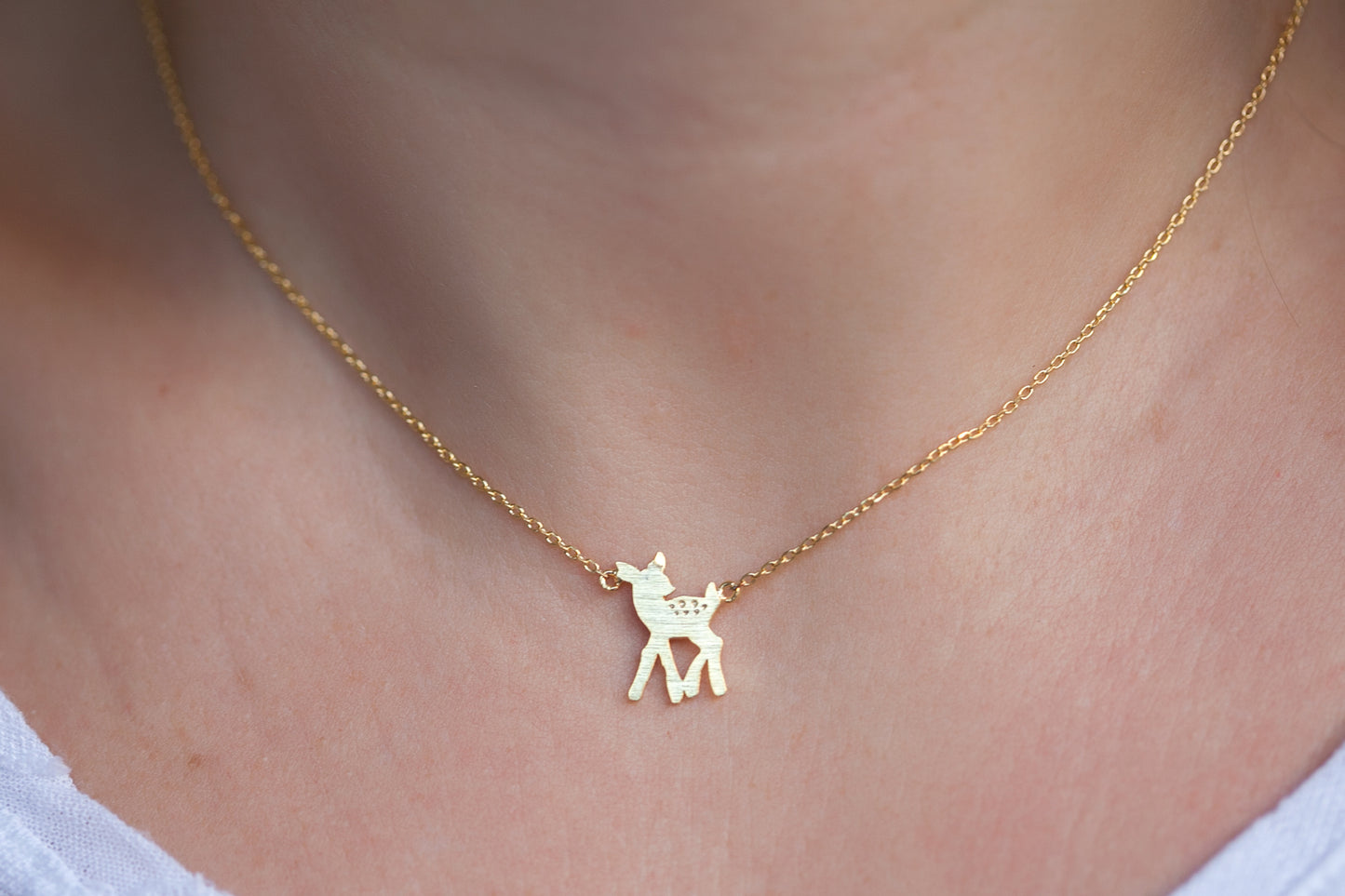 Collier avec petit faon doré