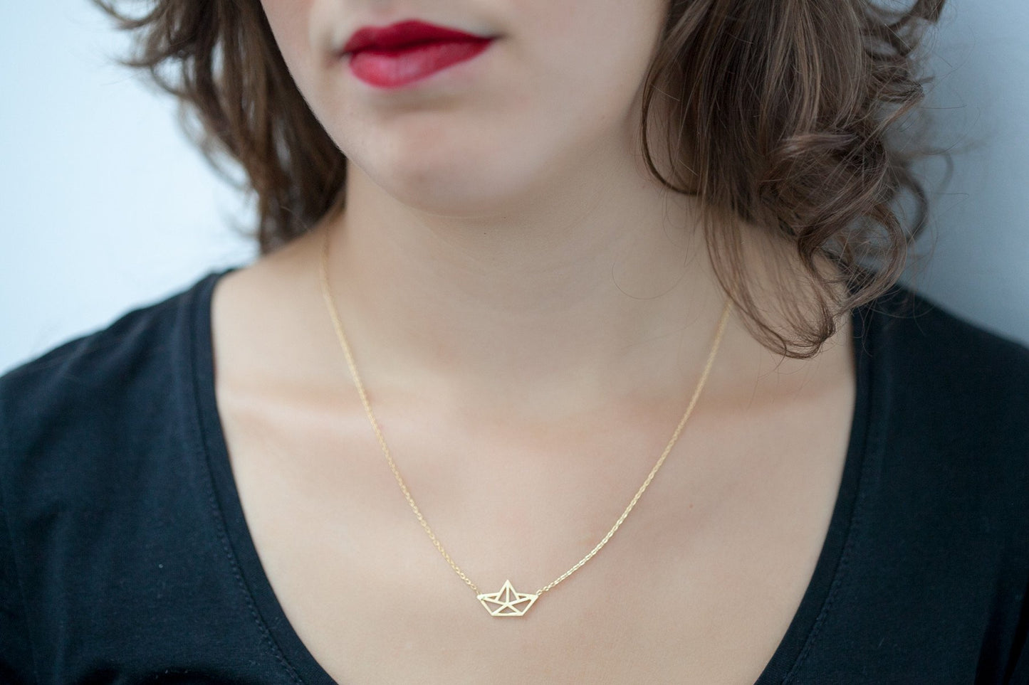 Collier bateau en papier origami plaqué or