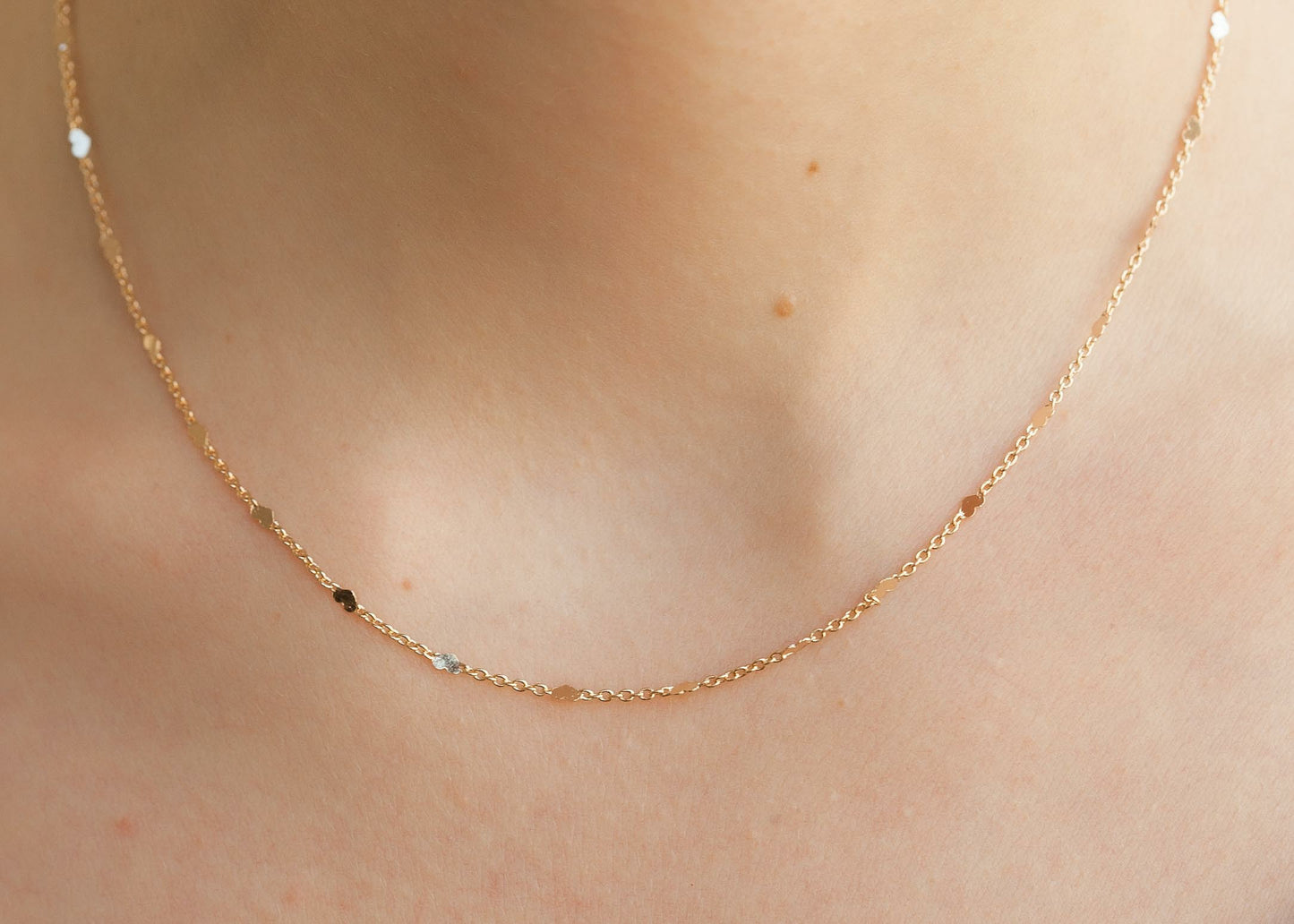 Collier chaîne petits coeurs plaqué or