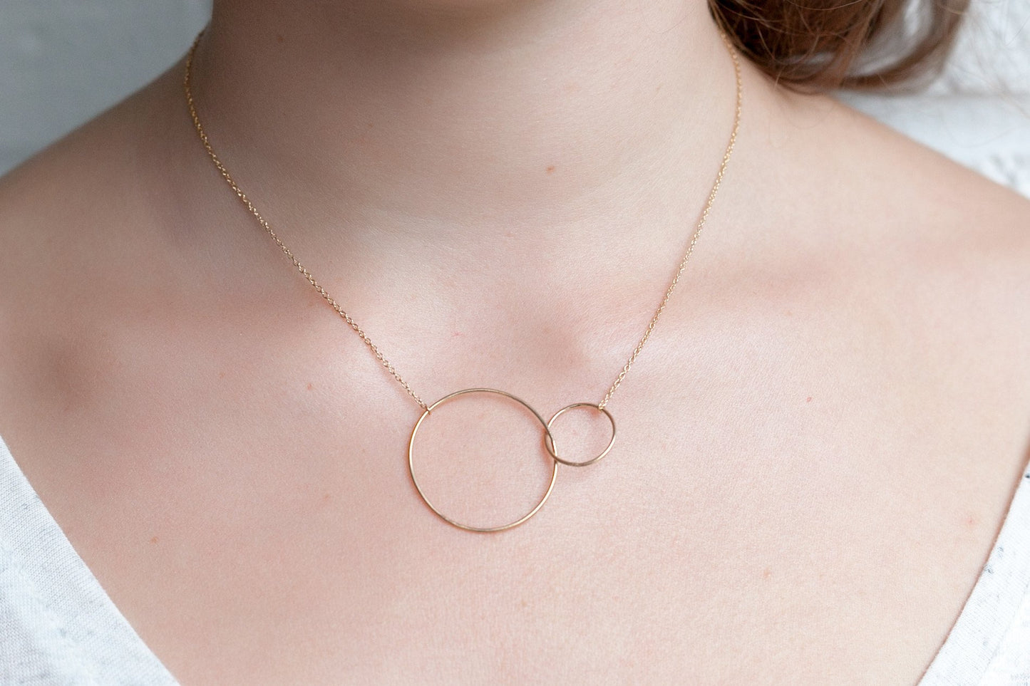 Collier 2 anneaux entrelacés plaqué or