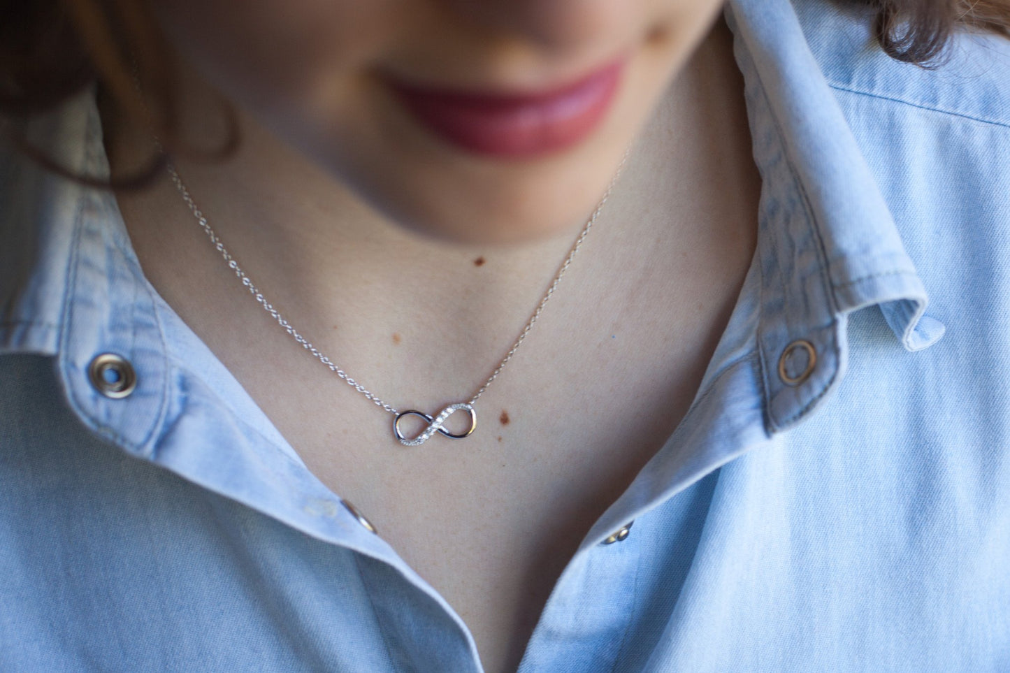 Collier infini serti de zircons en argent