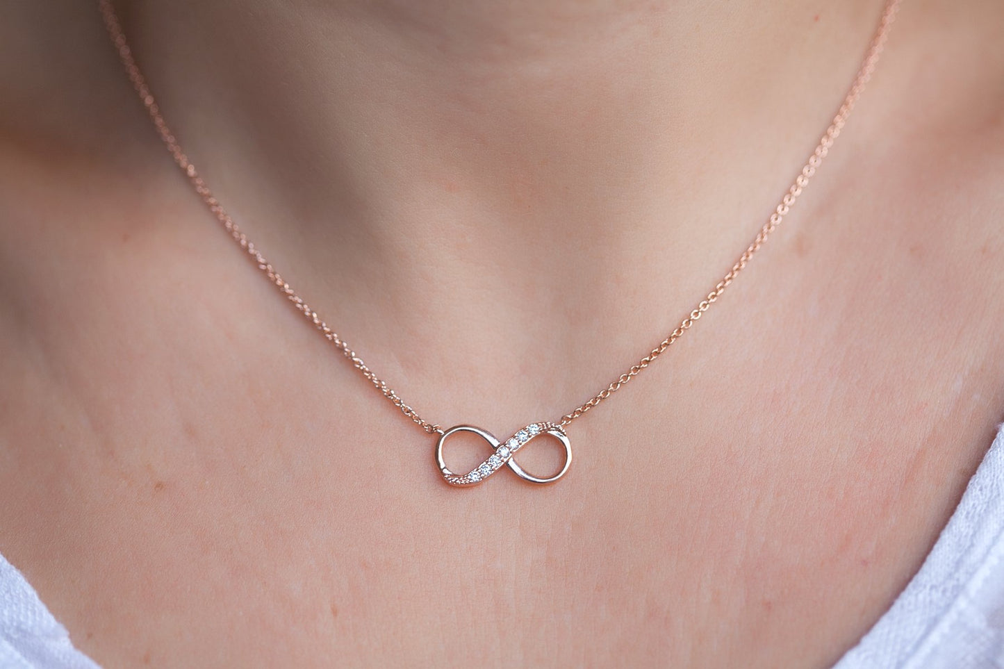 Collier infini serti de zircons plaqué or rose