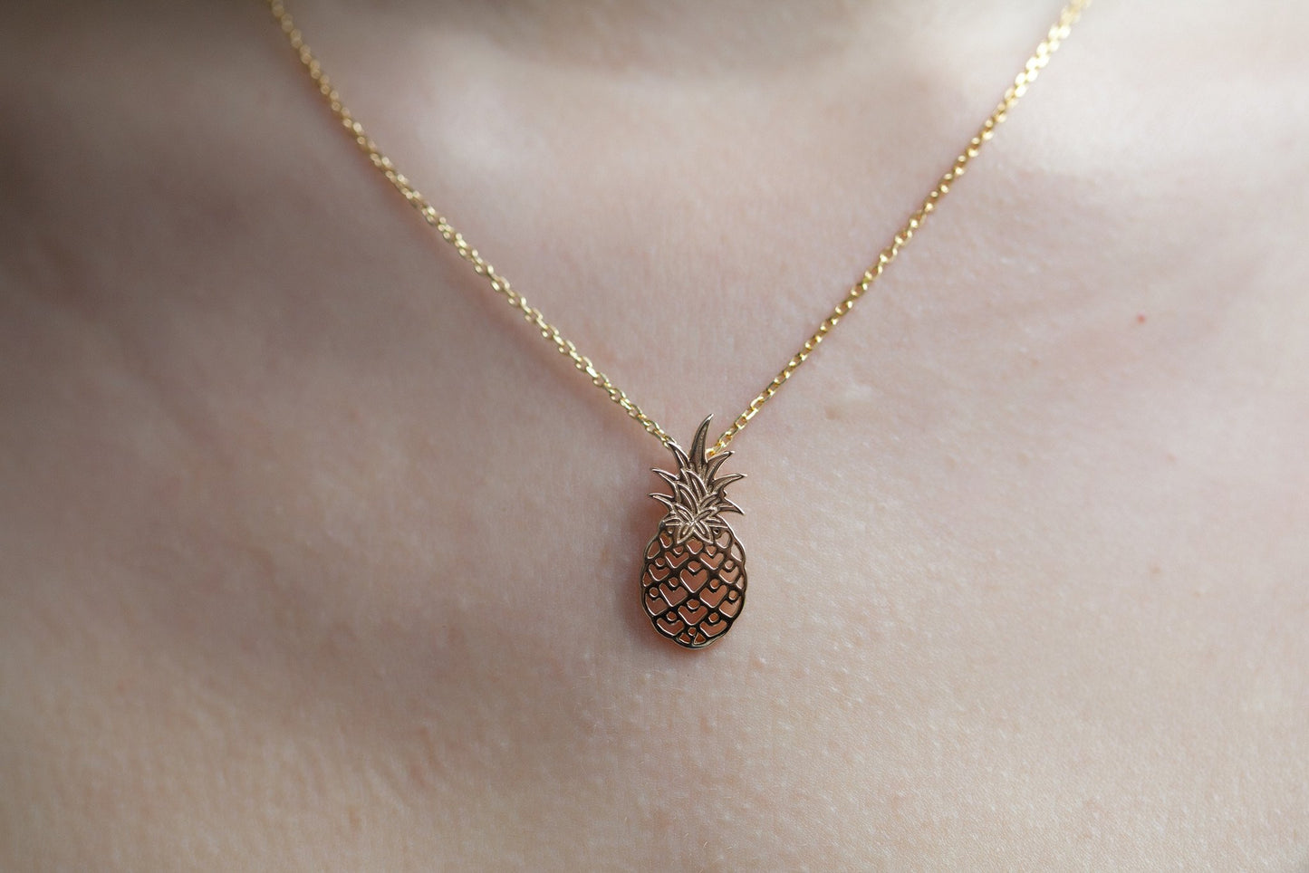 Collier ananas plaqué or. Livraison gratuite