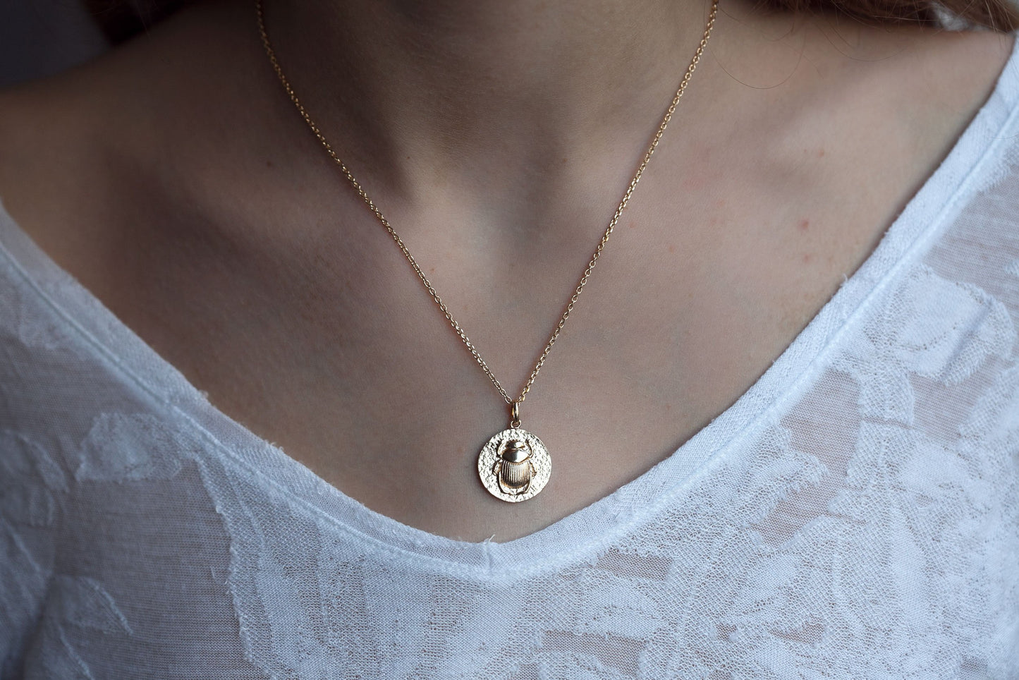 Collier pendentif scarabée plaqué or