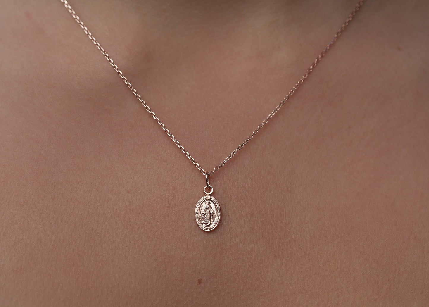 Collier médaille vierge Marie plaqué or rose