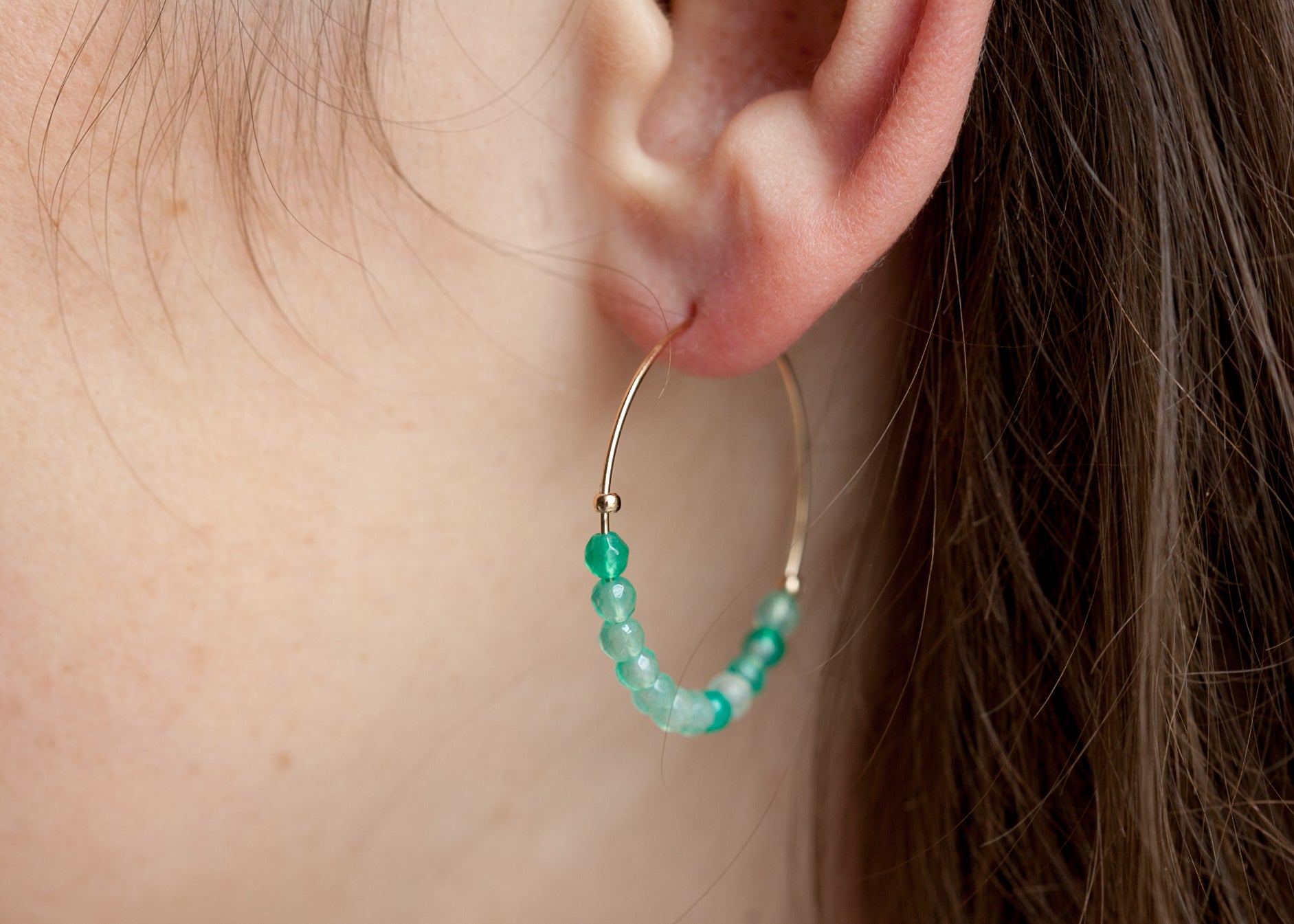 Créoles plaqué or pierre naturelle calcédoine verte