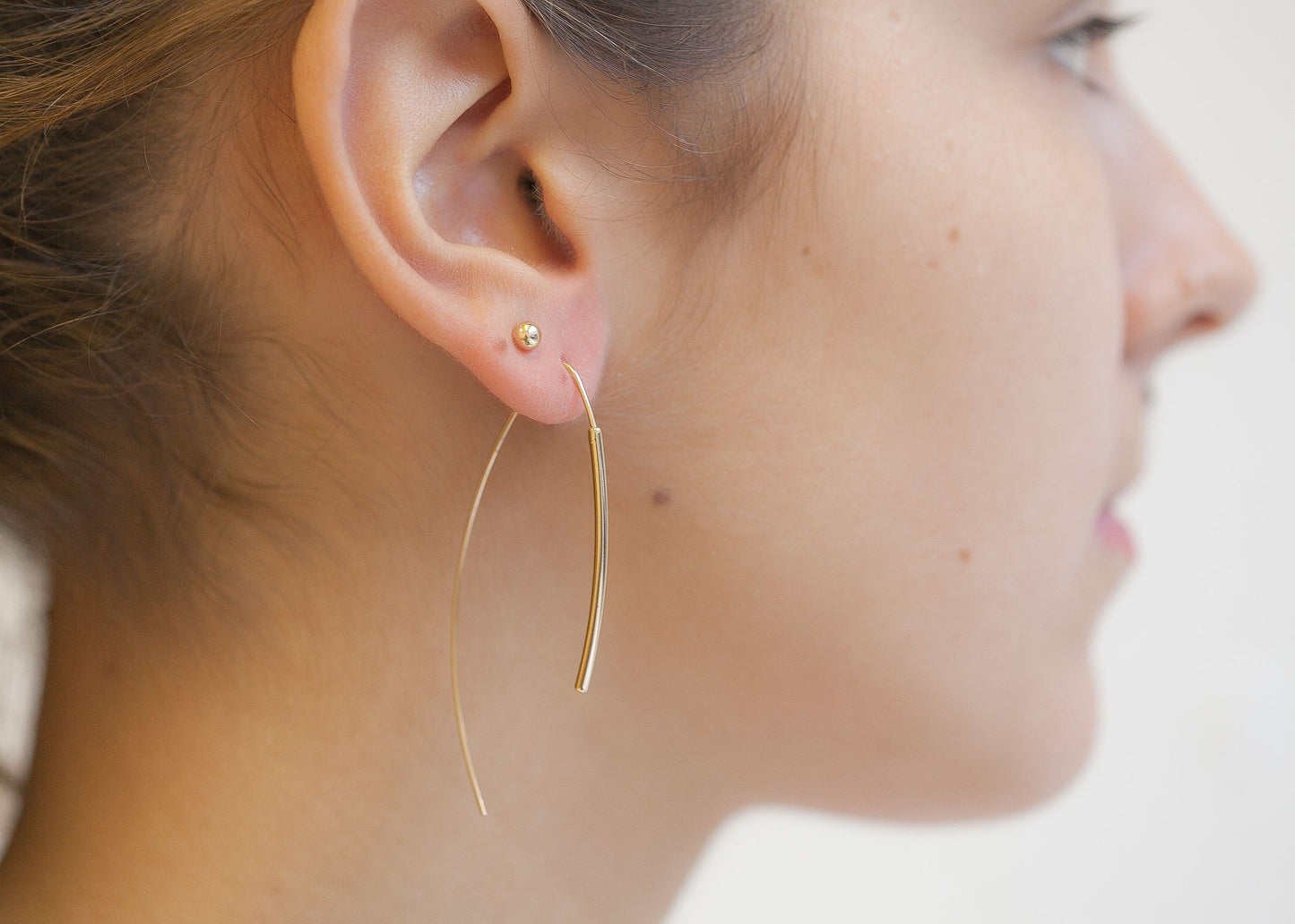 Boucles d'oreilles traversantes minimalistes plaqué or