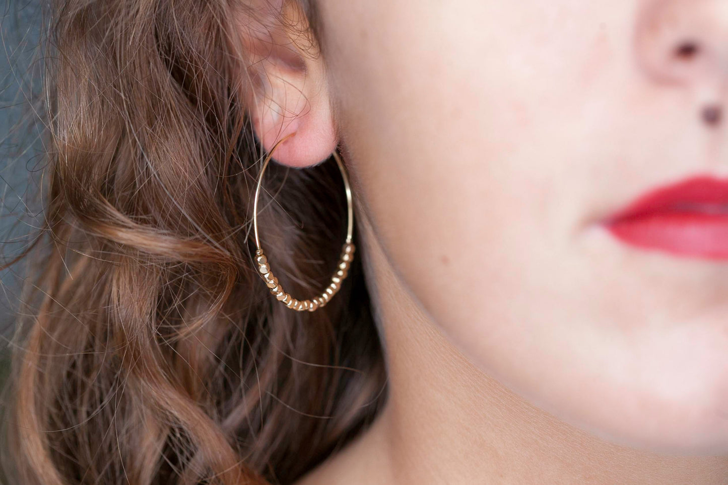 Boucles d'oreilles créoles et perles plaqué or