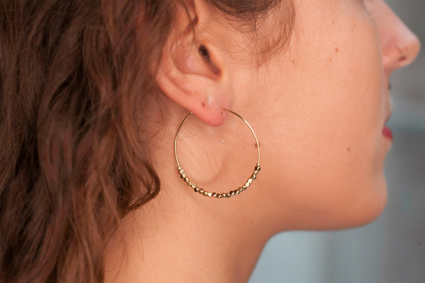 Boucles d'oreilles créoles et perles plaqué or