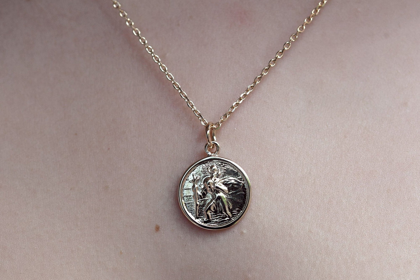 Collier médaille Saint Christophe plaqué or
