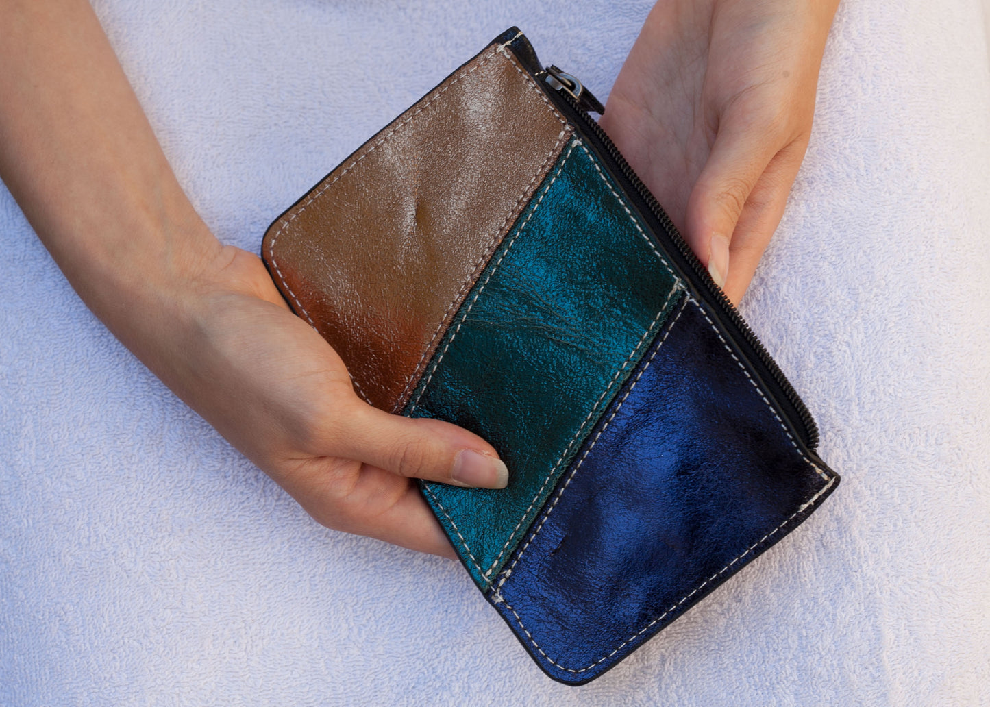 Pochette en cuir brillant