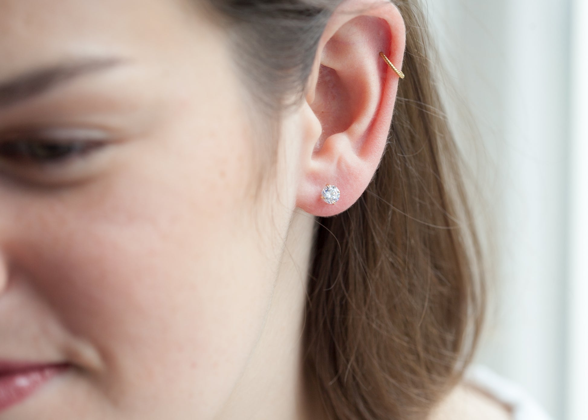 Boucles d'oreilles oxydes de zirconium blancs serti griffes Plaqué or 18 carats