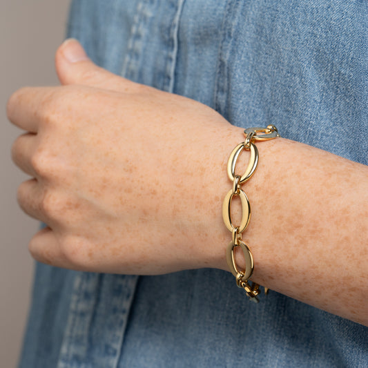 Bracelet maillons ovales en acier doré – bijou moderne et intemporel