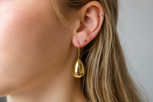 Boucles d’oreilles goutte dorée – en acier inoxydable
