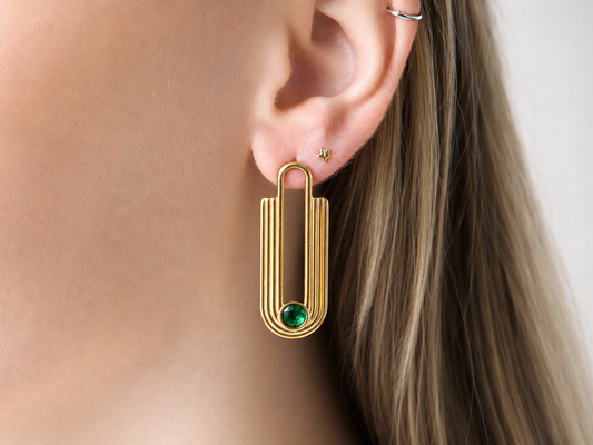 Boucles d'oreilles dorées style art deco avec pierre verte en acier