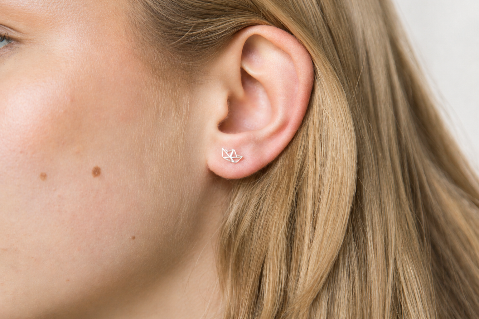 Boucles d'oreilles puce bateau en papier argent