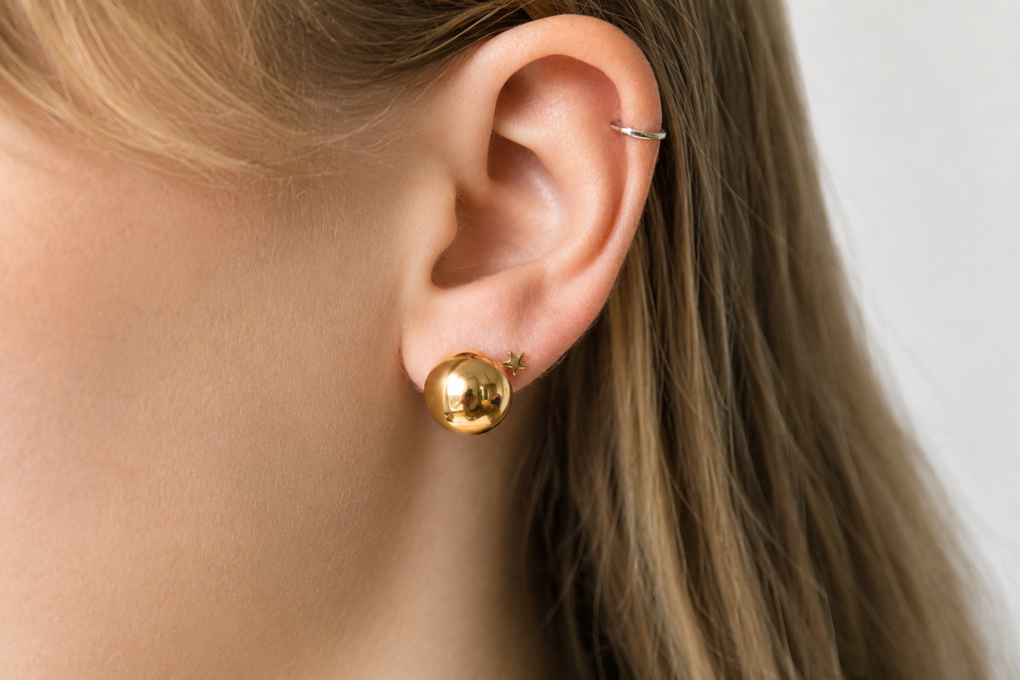 Boucles d’oreilles boules dorées en acier doré 12 mm