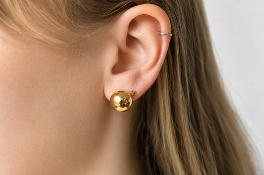Boucles d’oreilles boules dorées en acier doré 12 mm