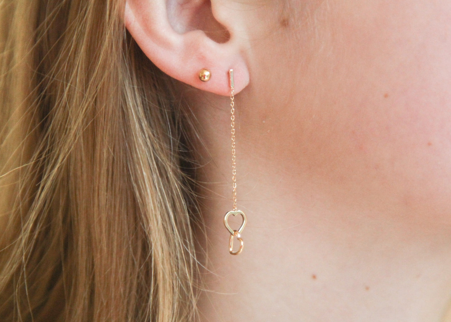 Boucles d'oreilles chaîne 2 coeurs entrelacés plaqué or