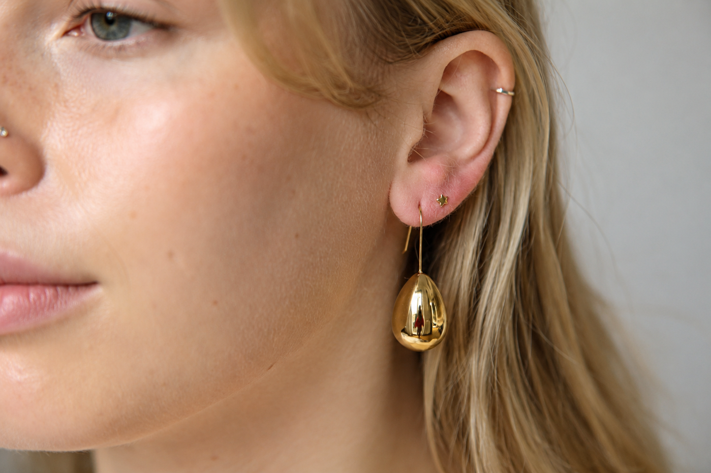 Boucles d’oreilles goutte dorée – en acier inoxydable