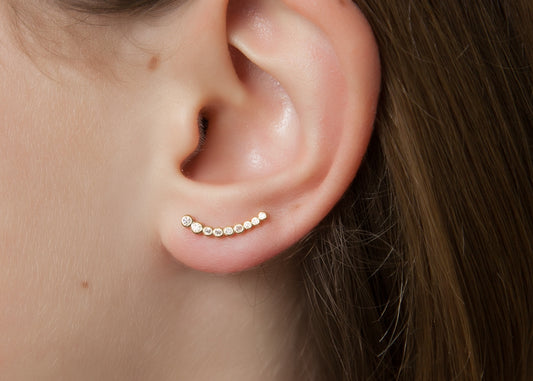 Boucles d'oreilles montantes serties de strass plaqué or